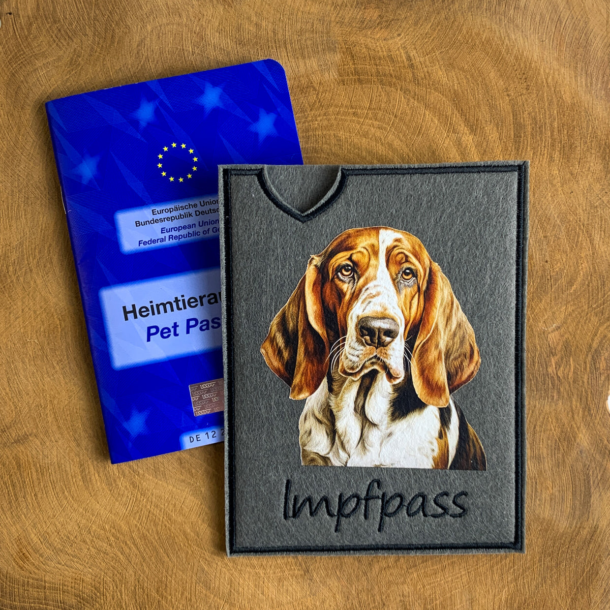 Basset Impfpasshülle - 3 verschiedene Motive, personalisierbar
