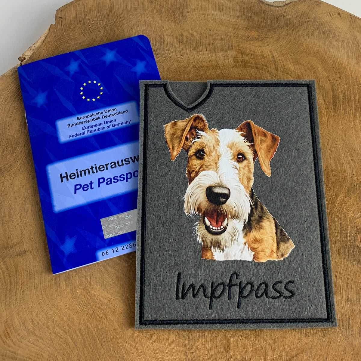 Fox Terrier Impfpasshülle - 3 verschiedene Motive, personalisierbar
