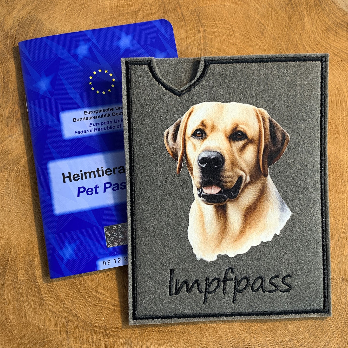 Labrador hell Impfpasshülle (Motiv 2)