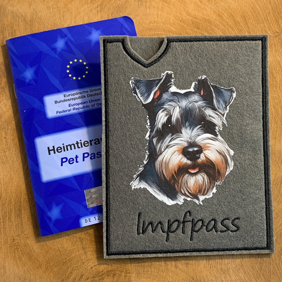 Zwergschnauzer Impfpasshülle - 4 verschiedene Motive, personalisierbar