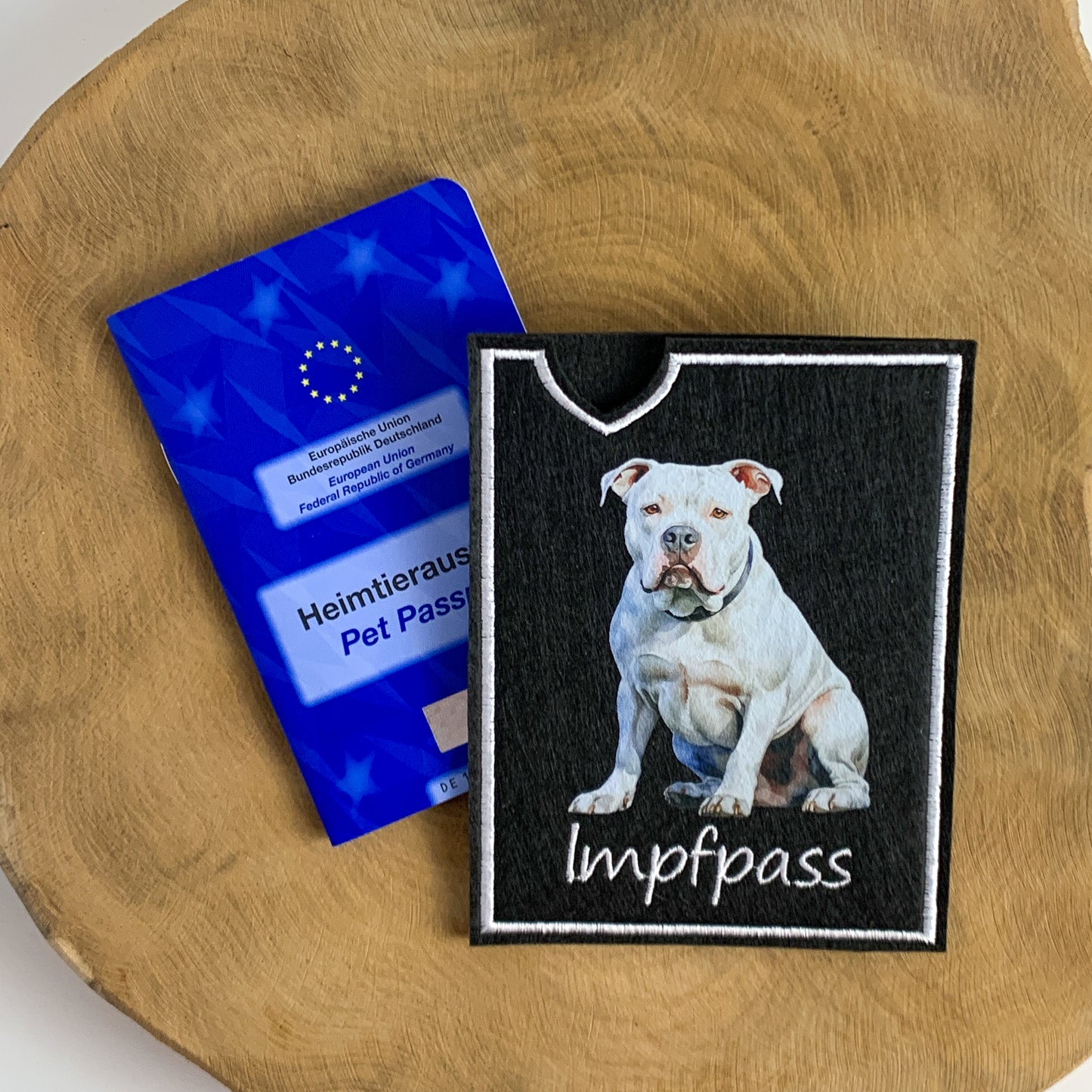American Bulldog Impfpasshülle - 4 verschiedene Motive, personalisierbar