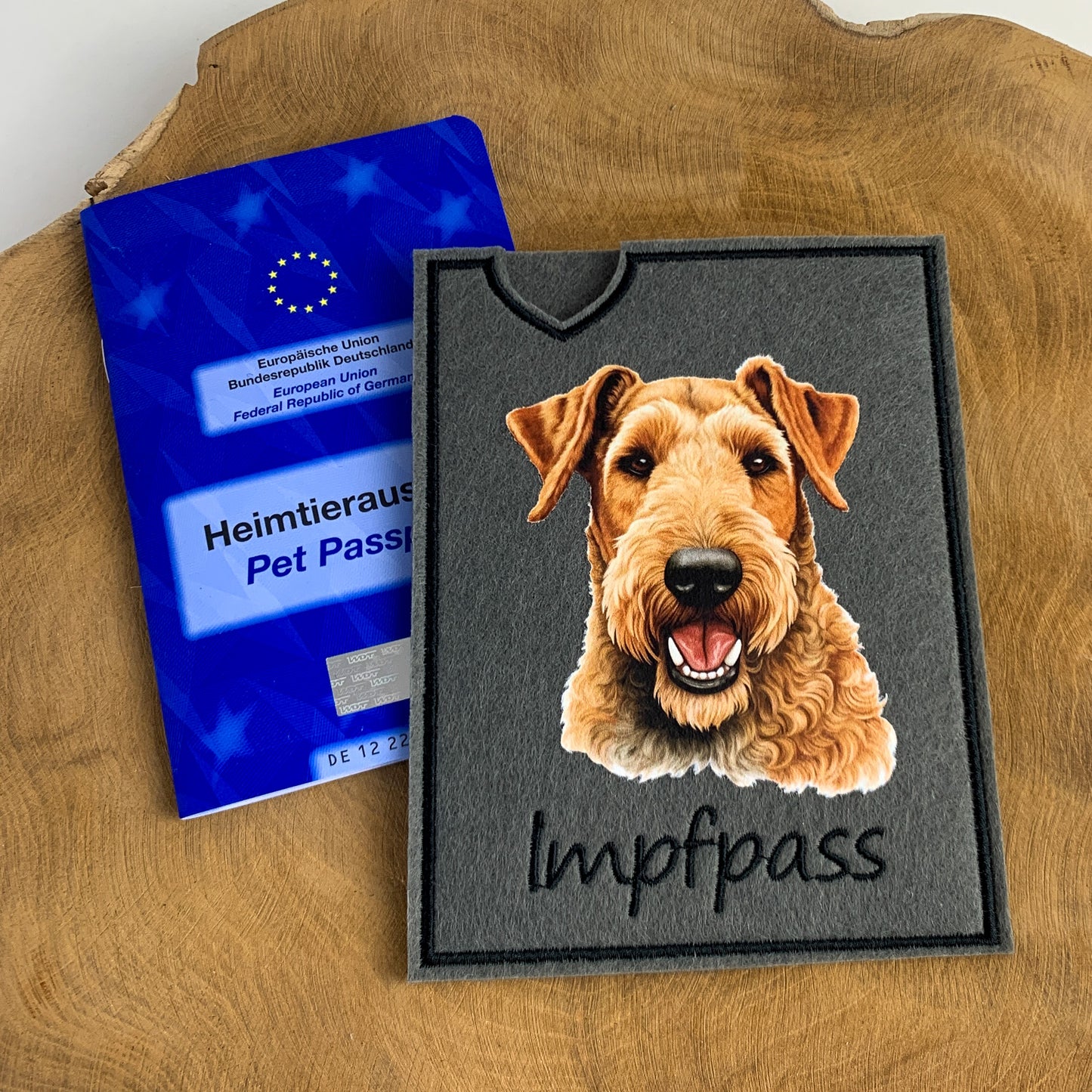 Airedale Terrier Impfpasshülle - 2 verschiedene Motive, personalisierbar