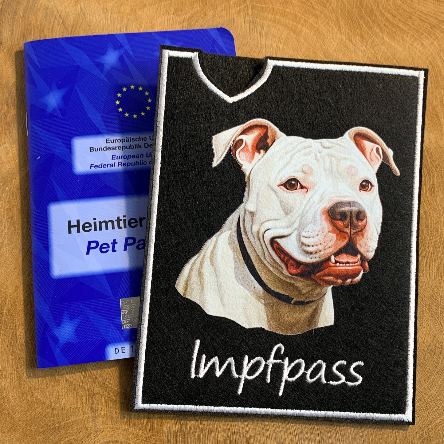 Staffordshire Terrier, Amstaff & Pitbull Impfpasshülle - 14 verschiedene Motive, personalisierbar