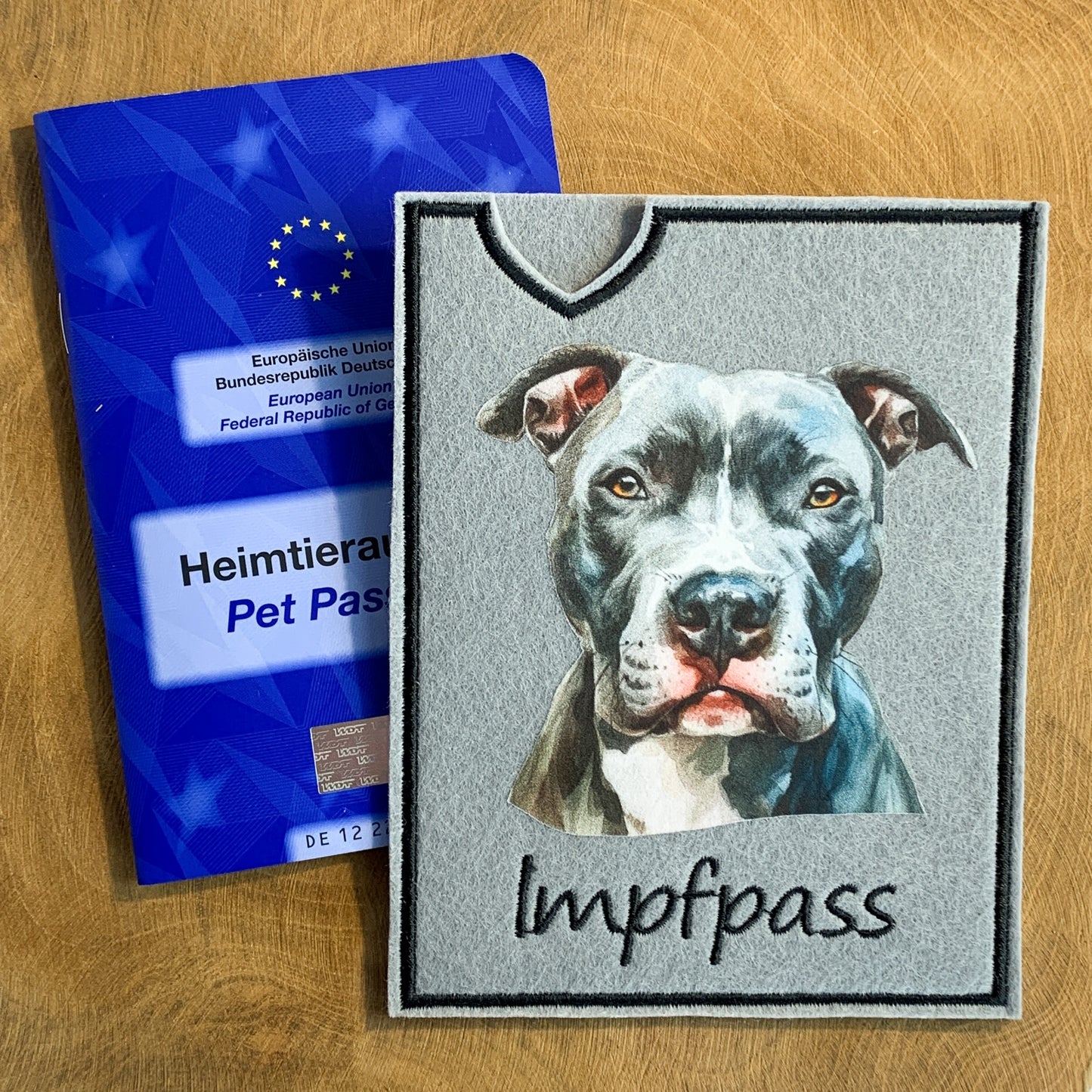 Staffordshire Terrier, Amstaff & Pitbull Impfpasshülle - 14 verschiedene Motive, personalisierbar