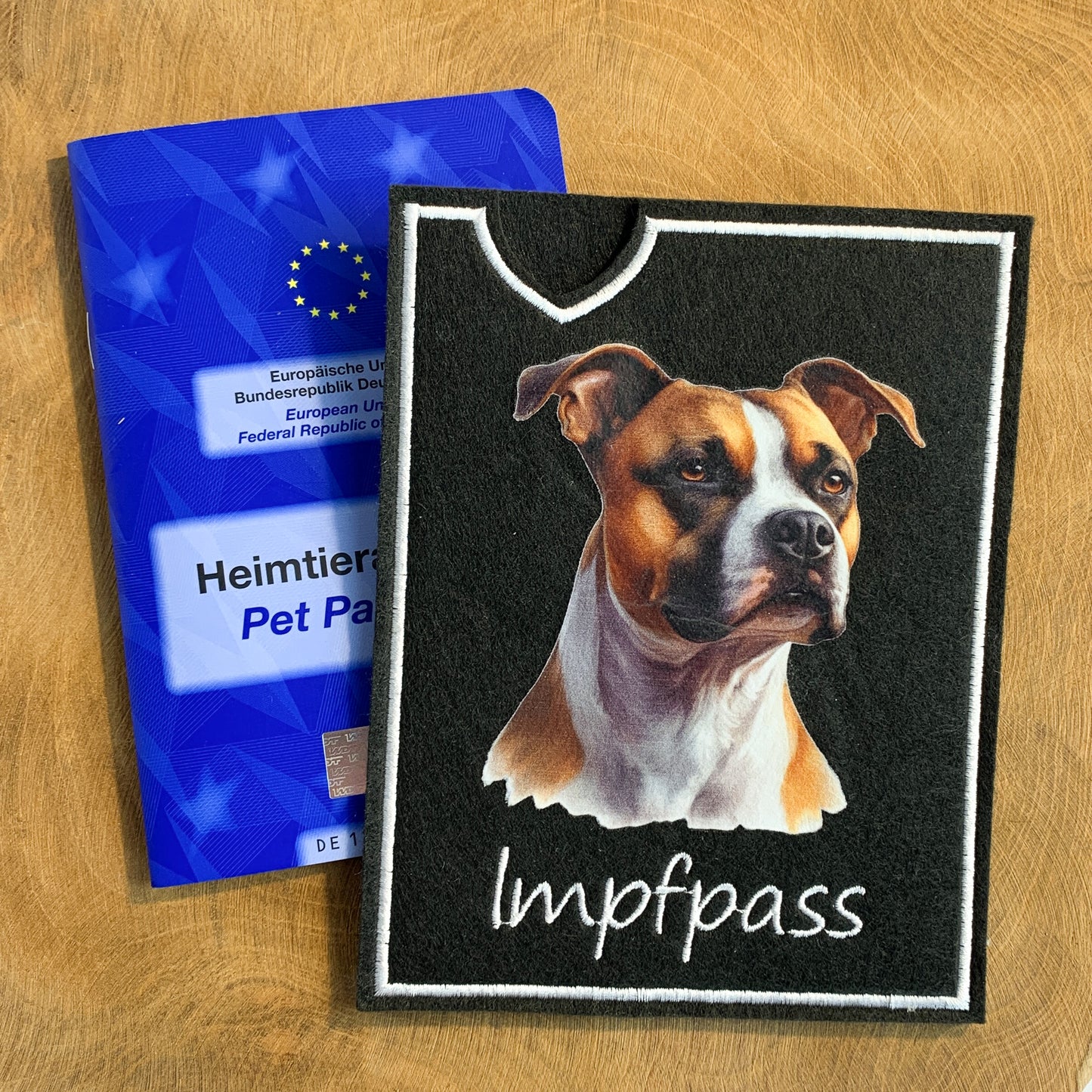 Staffordshire Terrier, Amstaff & Pitbull Impfpasshülle - 14 verschiedene Motive, personalisierbar