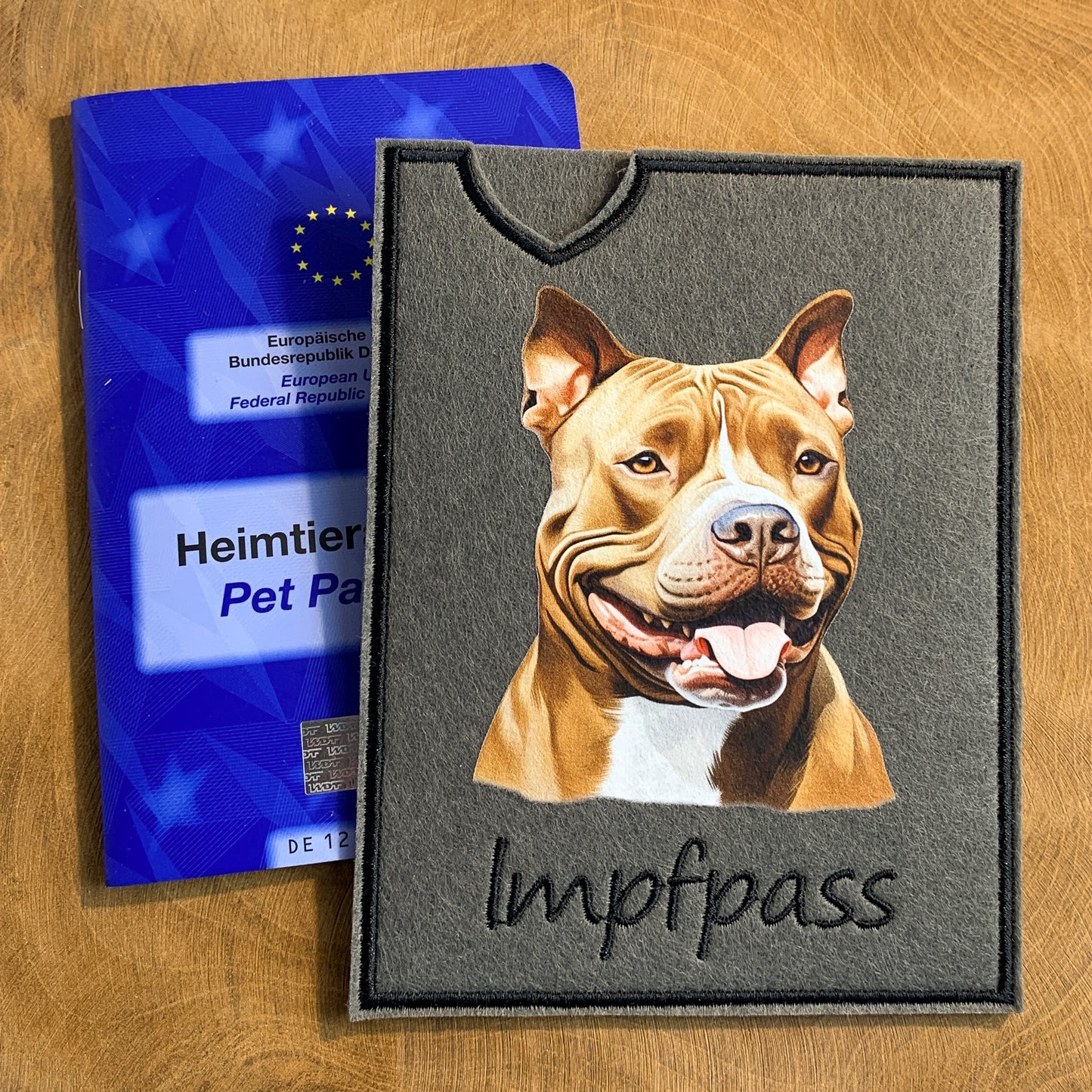 Staffordshire Terrier, Amstaff & Pitbull Impfpasshülle - 14 verschiedene Motive, personalisierbar
