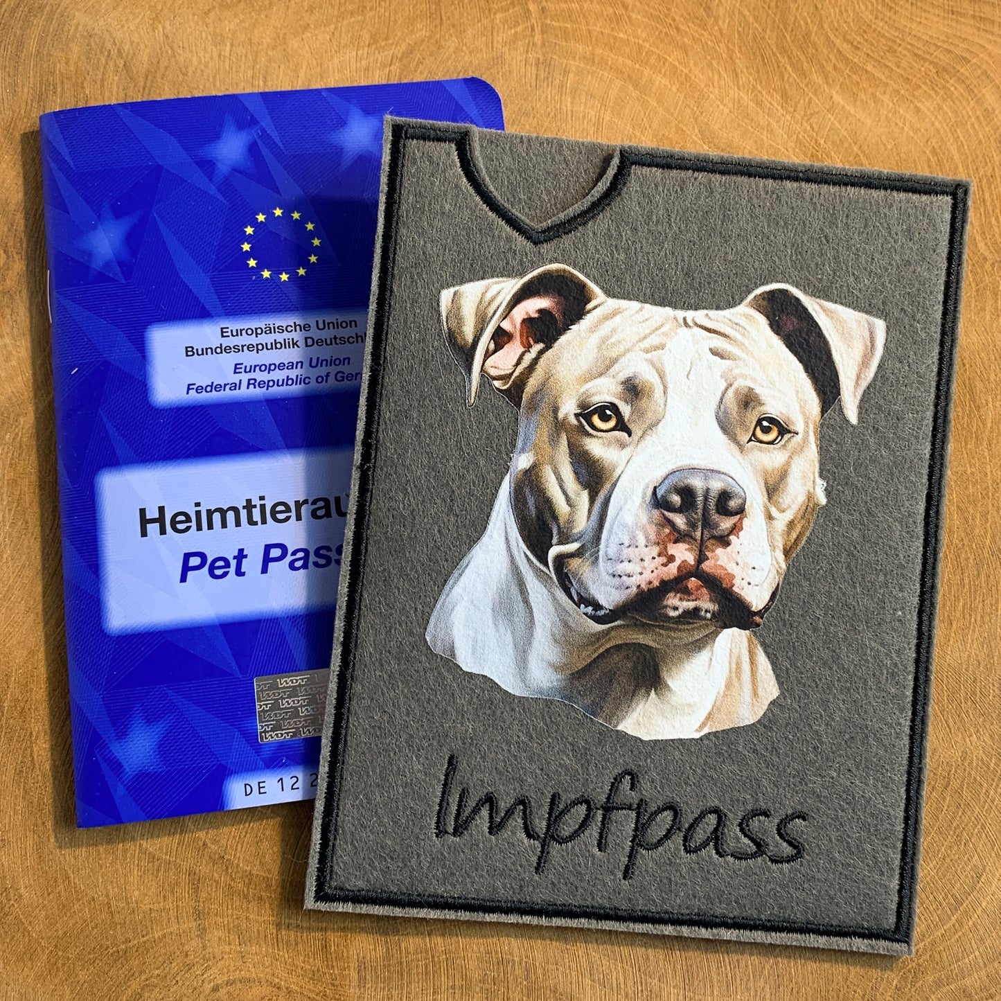 Staffordshire Terrier, Amstaff & Pitbull Impfpasshülle - 14 verschiedene Motive, personalisierbar