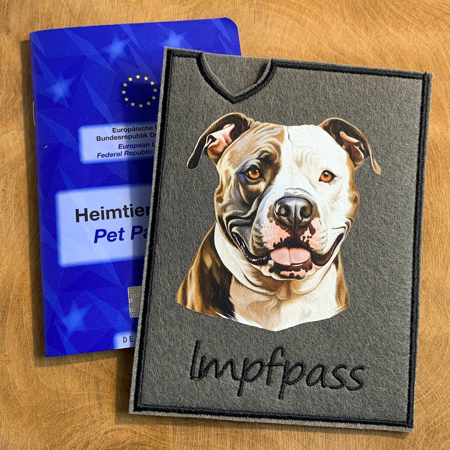 Staffordshire Terrier, Amstaff & Pitbull Impfpasshülle - 14 verschiedene Motive, personalisierbar