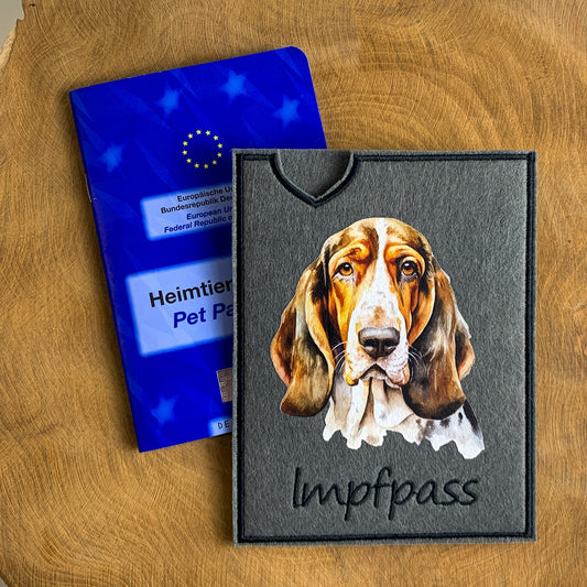 Basset Impfpasshülle mit Hundemotiv bedruckt, detailreich, Umrandung gestickt, personalisierbar