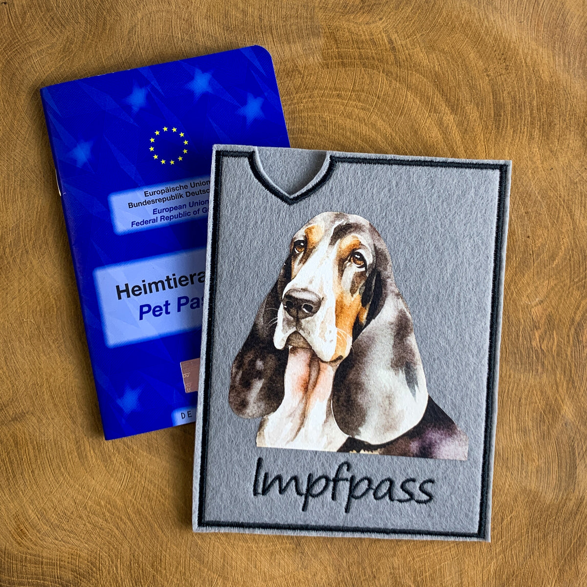 Basset Impfpasshülle - 3 verschiedene Motive, personalisierbar