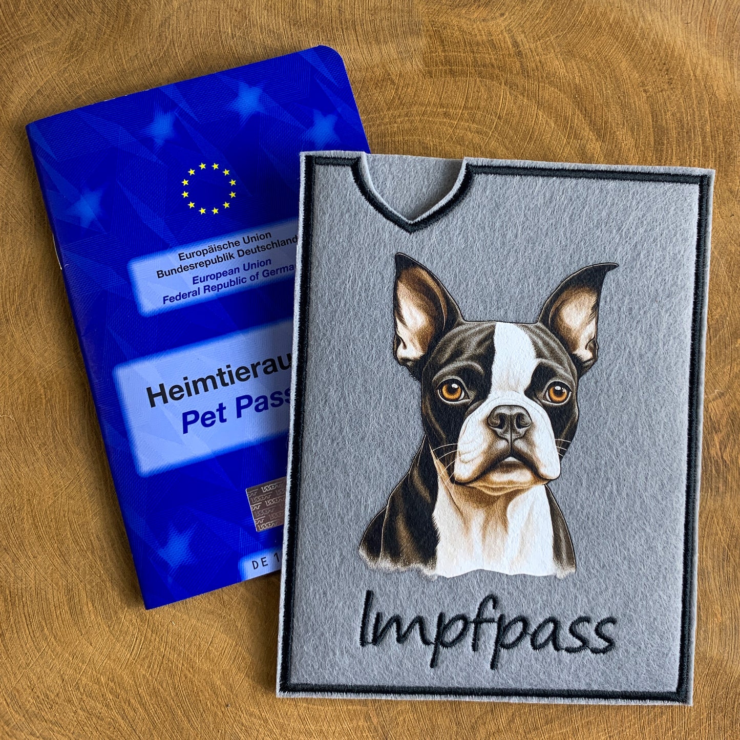 Boston Terrier Impfpasshülle - 2 verschiedene Motive, personalisierbar