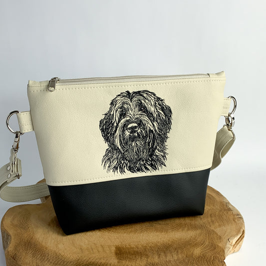 Briard Umhängetasche mit Hundemotiv aus Kunstleder, bestickt