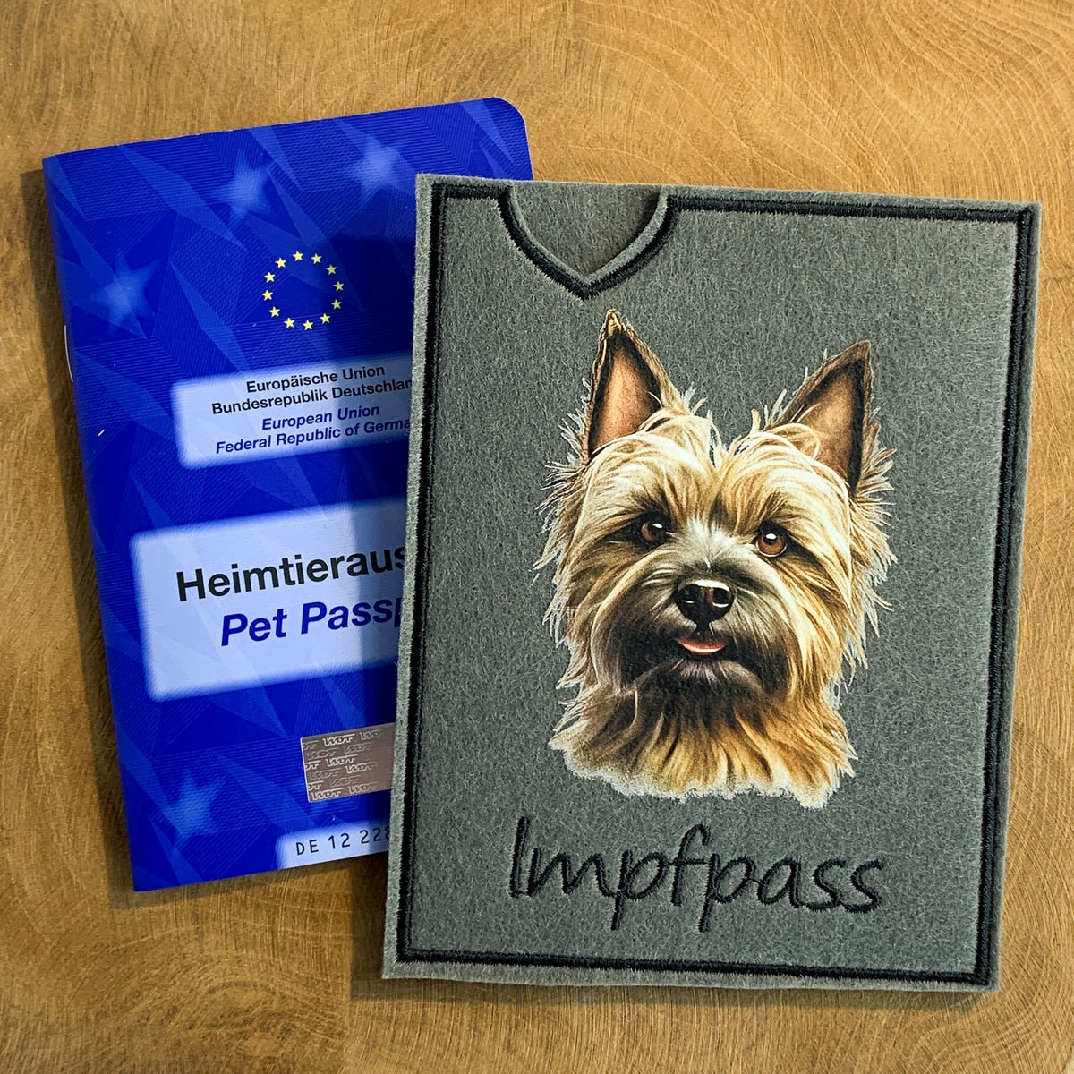 Cairn Terrier Impfpasshülle - 2 verschiedene Motive, personalisierbar