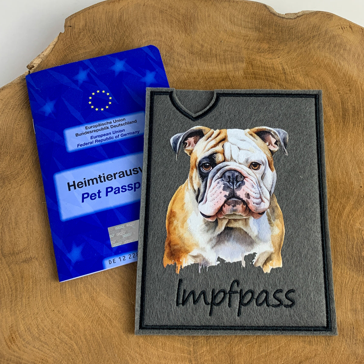 Englische Bulldogge Impfpasshülle - 5 verschiedene Motive, personalisierbar