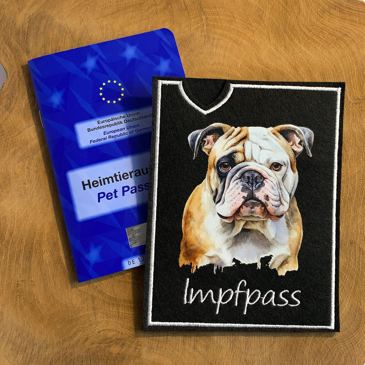 Englische Bulldogge Impfpasshülle - 5 verschiedene Motive, personalisierbar