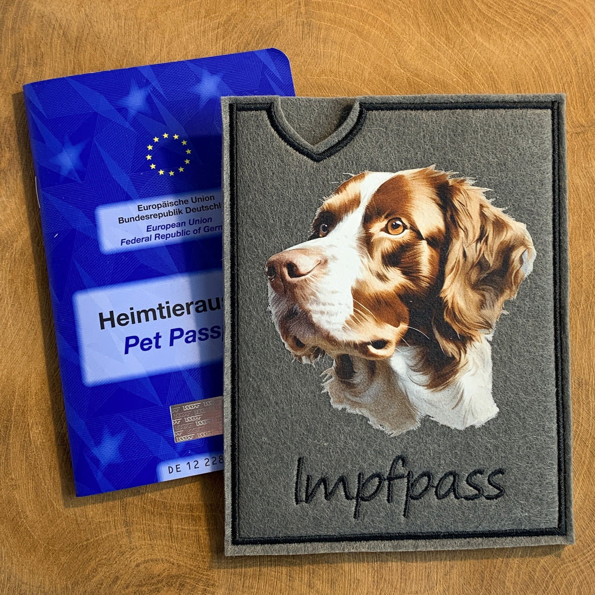 Epagneul Breton Impfpasshülle - 2 verschiedene Motive, personalisierbar