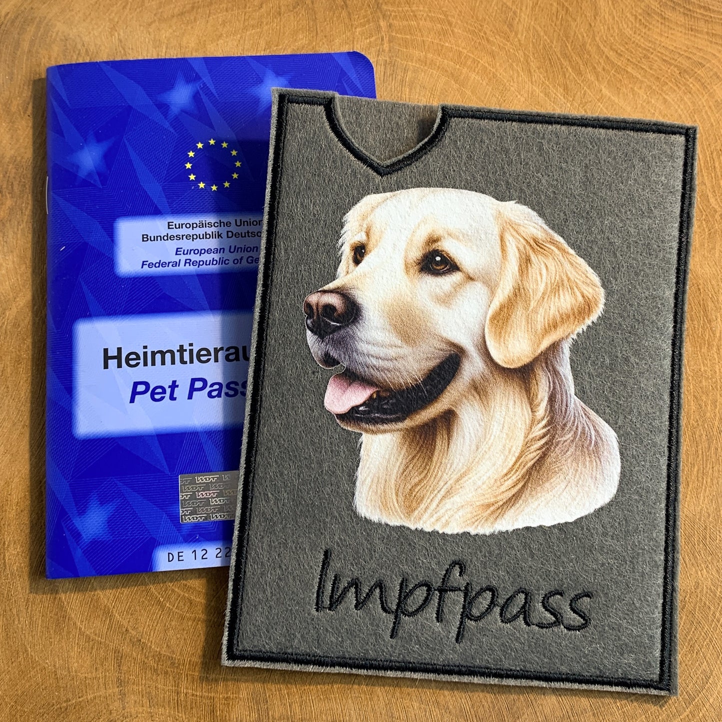 Golden Retriever Impfpasshülle- 6 verschiedene Motive, personalisierbar