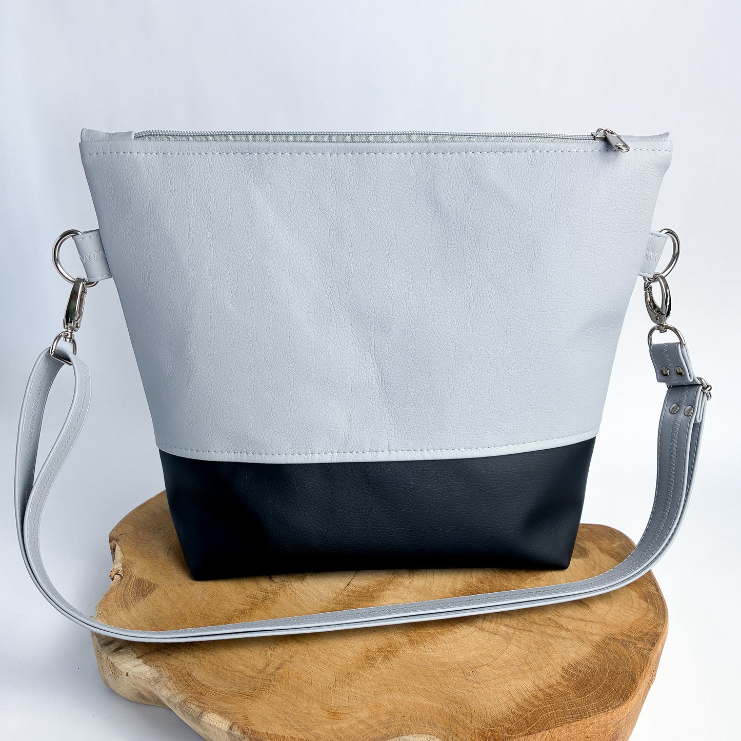 Mops Cync - Umhängetasche