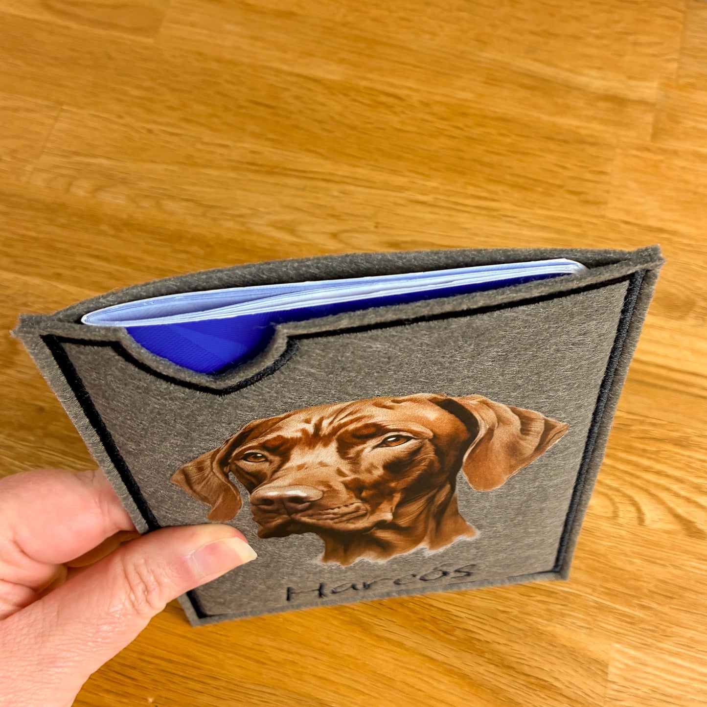 Vizsla Impfpasshülle – Seitenansicht