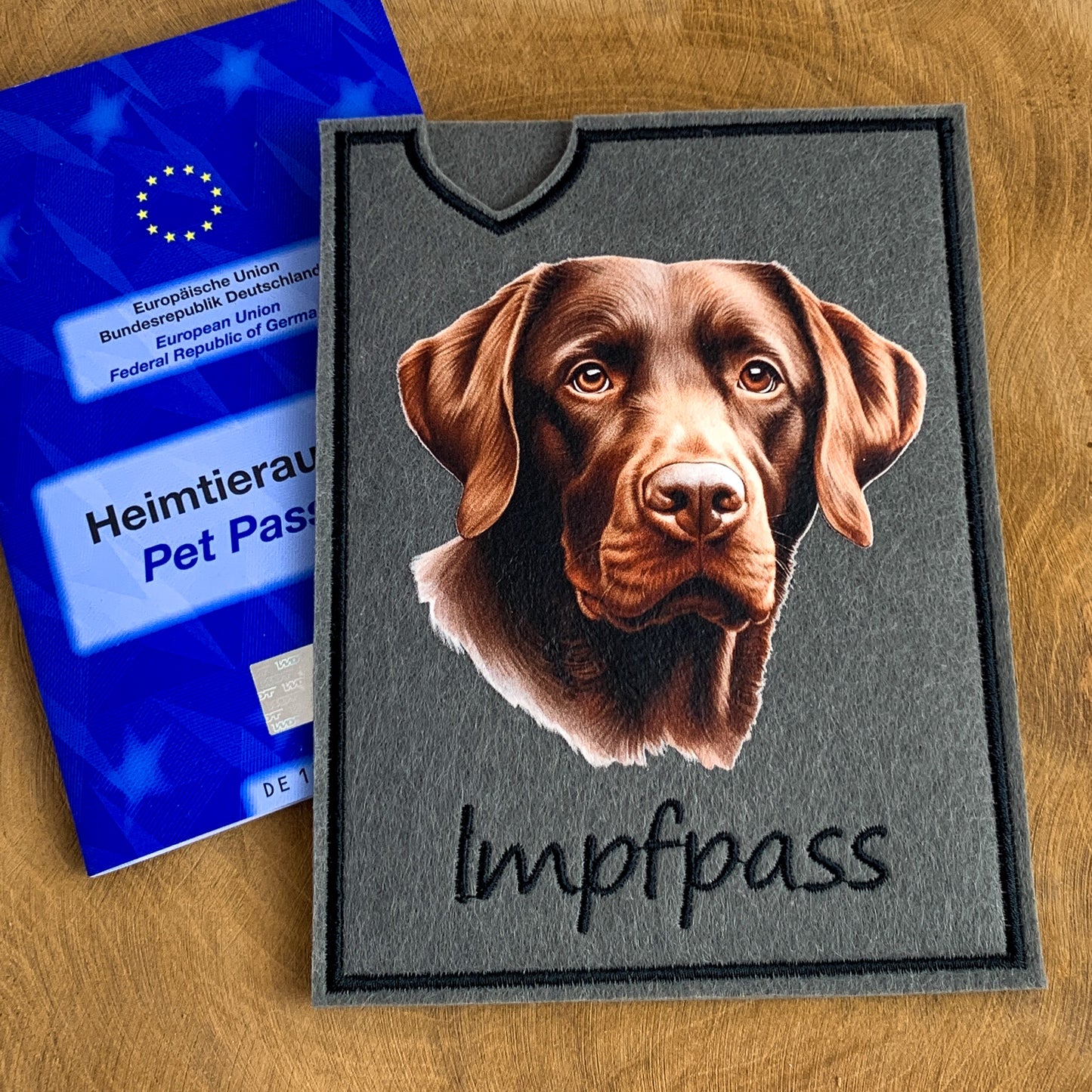 Labrador schoko Impfpasshülle (Motiv 2)