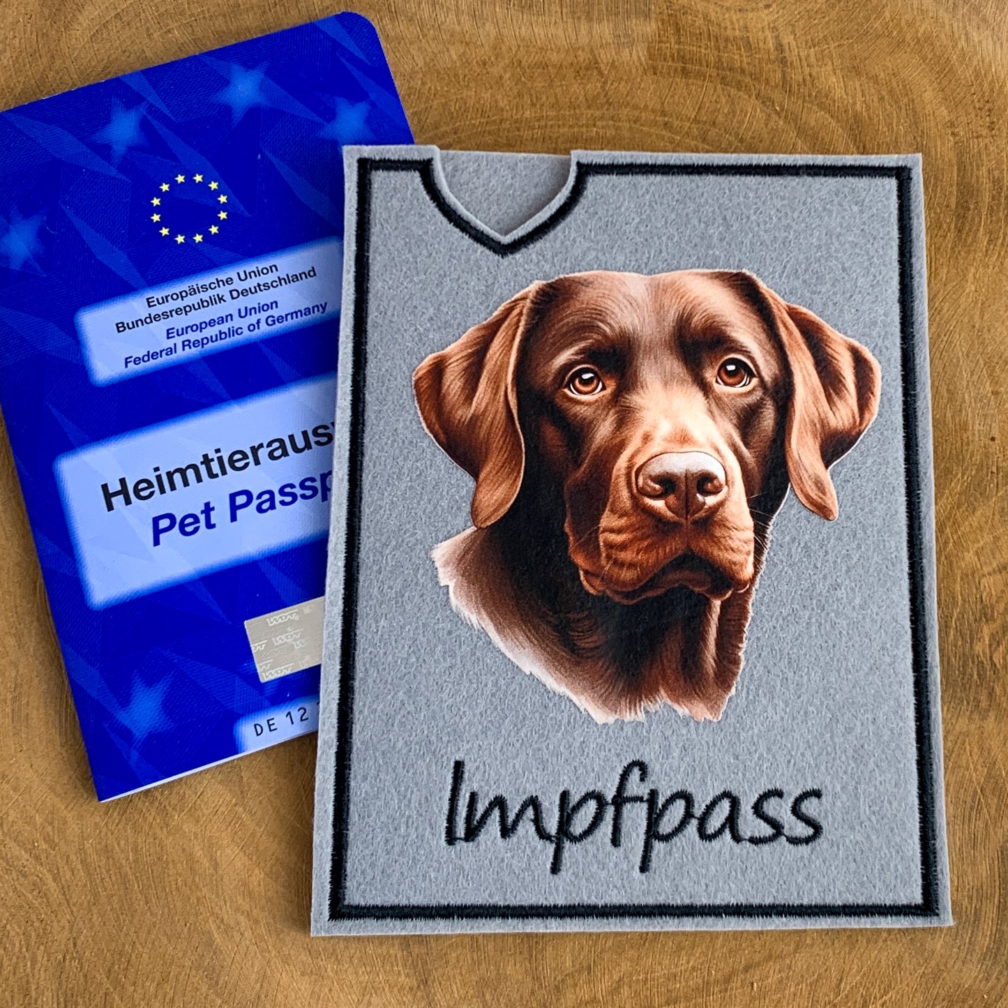 Labrador schoko Impfpasshülle (Motiv 2)