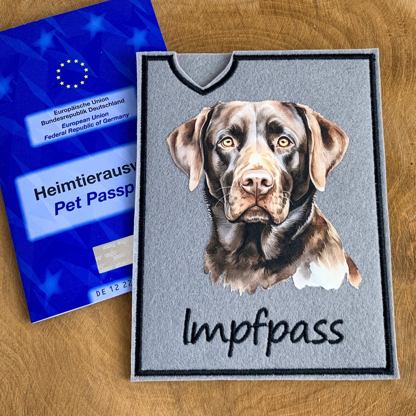 Labrador schoko Impfpasshülle (Motiv 1)