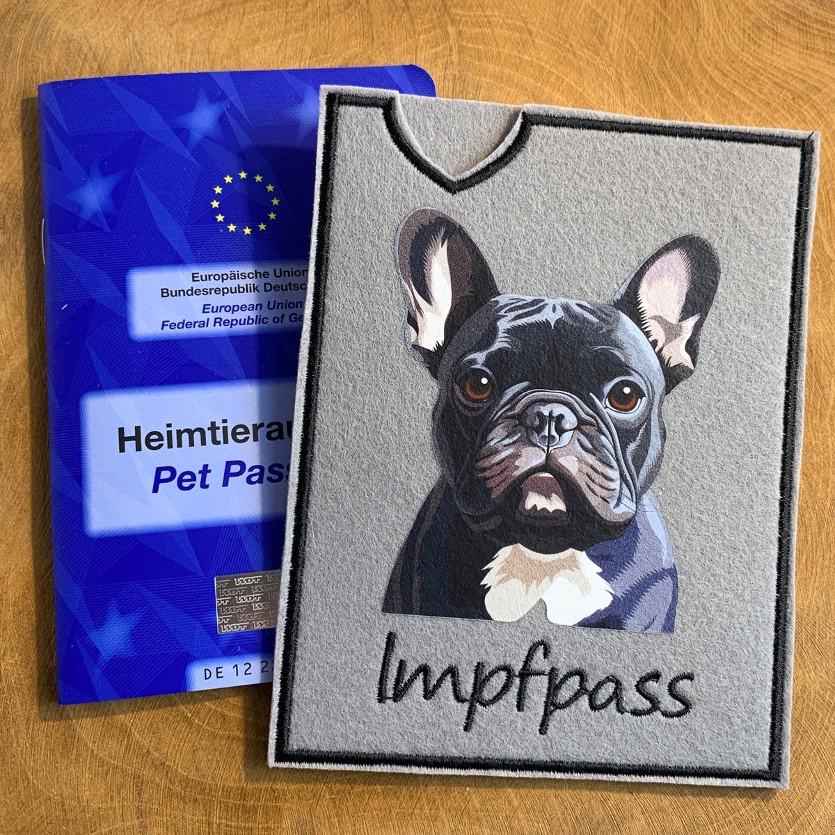 Französische Bulldogge Impfpasshülle - 11 verschiedene Motive, personalisierbar