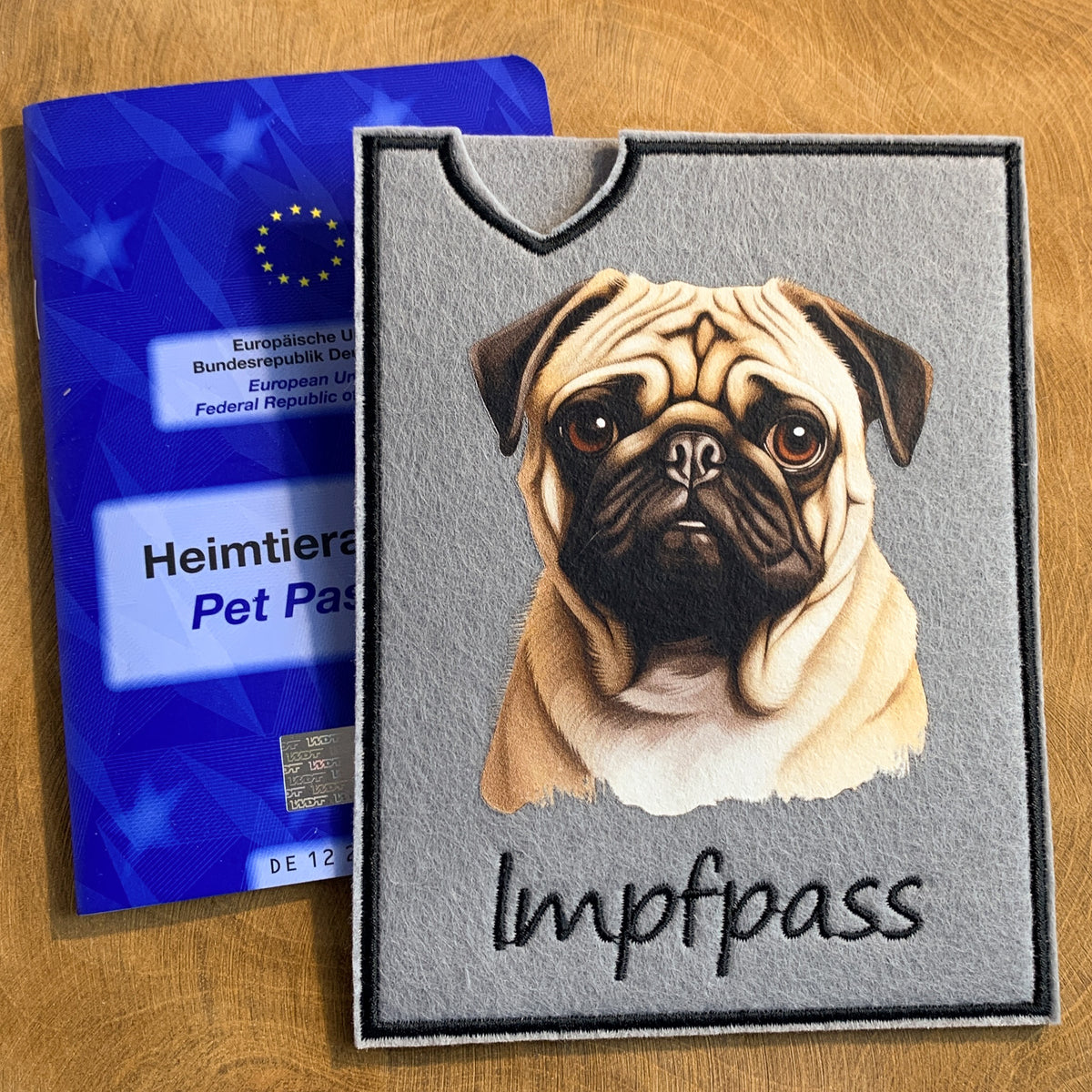 Mops Impfpasshülle - 3 verschiedene Motive, personalisierbar