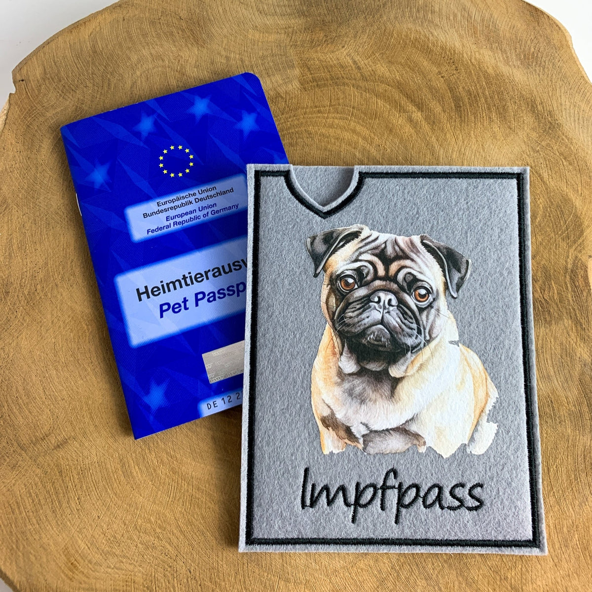 Mops Impfpasshülle - 3 verschiedene Motive, personalisierbar