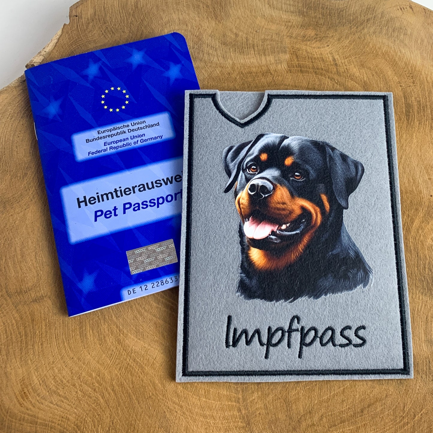 Rottweiler Impfpasshülle - 2 verschiedene Motive, personalisierbar
