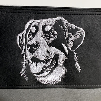 Detailaufnahme Stickmotiv auf der Tasche mit Appenzeller Sennenhund