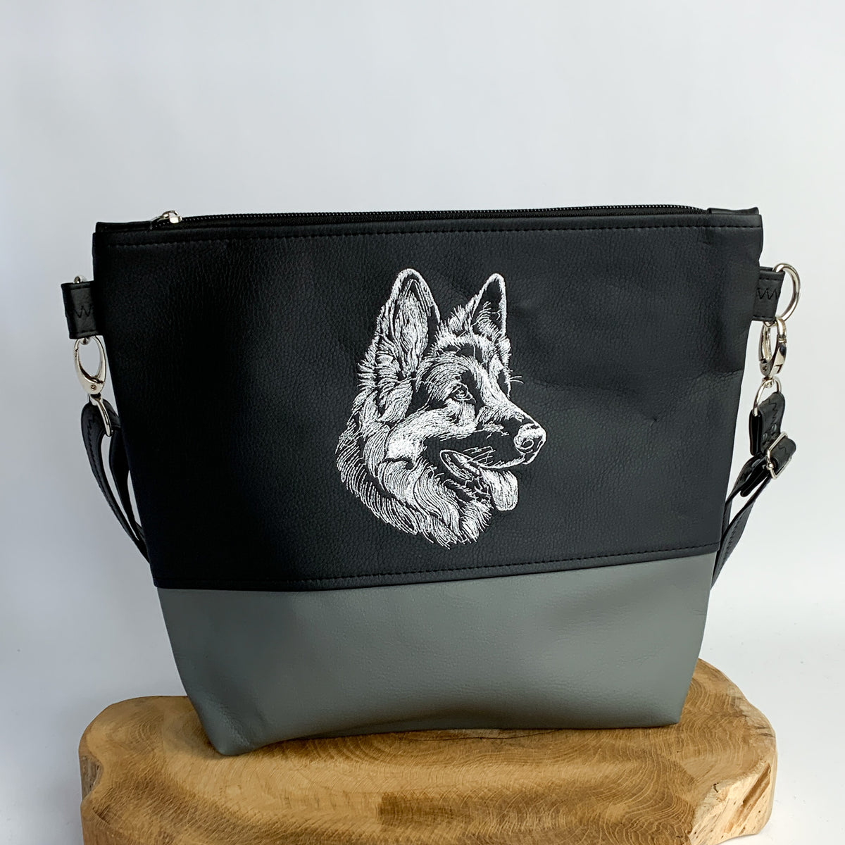 Umhängetasche mit Schäferhund-Motiv, bestickt und handgefertigt aus Kunstleder