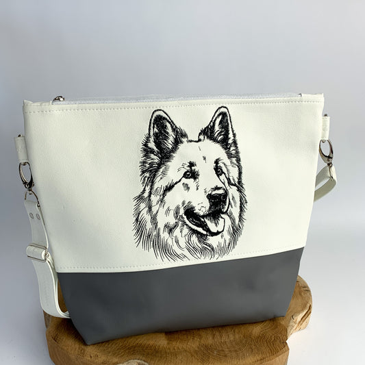 Umhängetasche mit einem weißen Schäferhund-Motiv, handgefertigt, bestickt, genäht aus Kunstleder