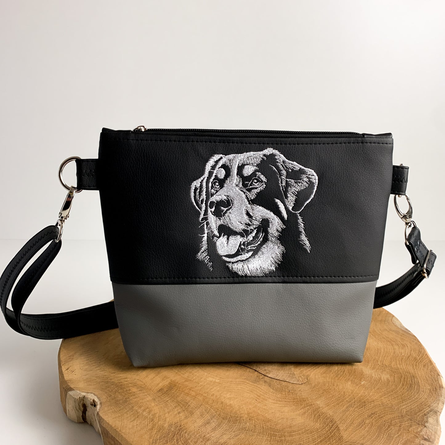 bestickte Umhängetasche aus Kunstleder, handgefertigt mit AppenzellerSennenhund-Motiv