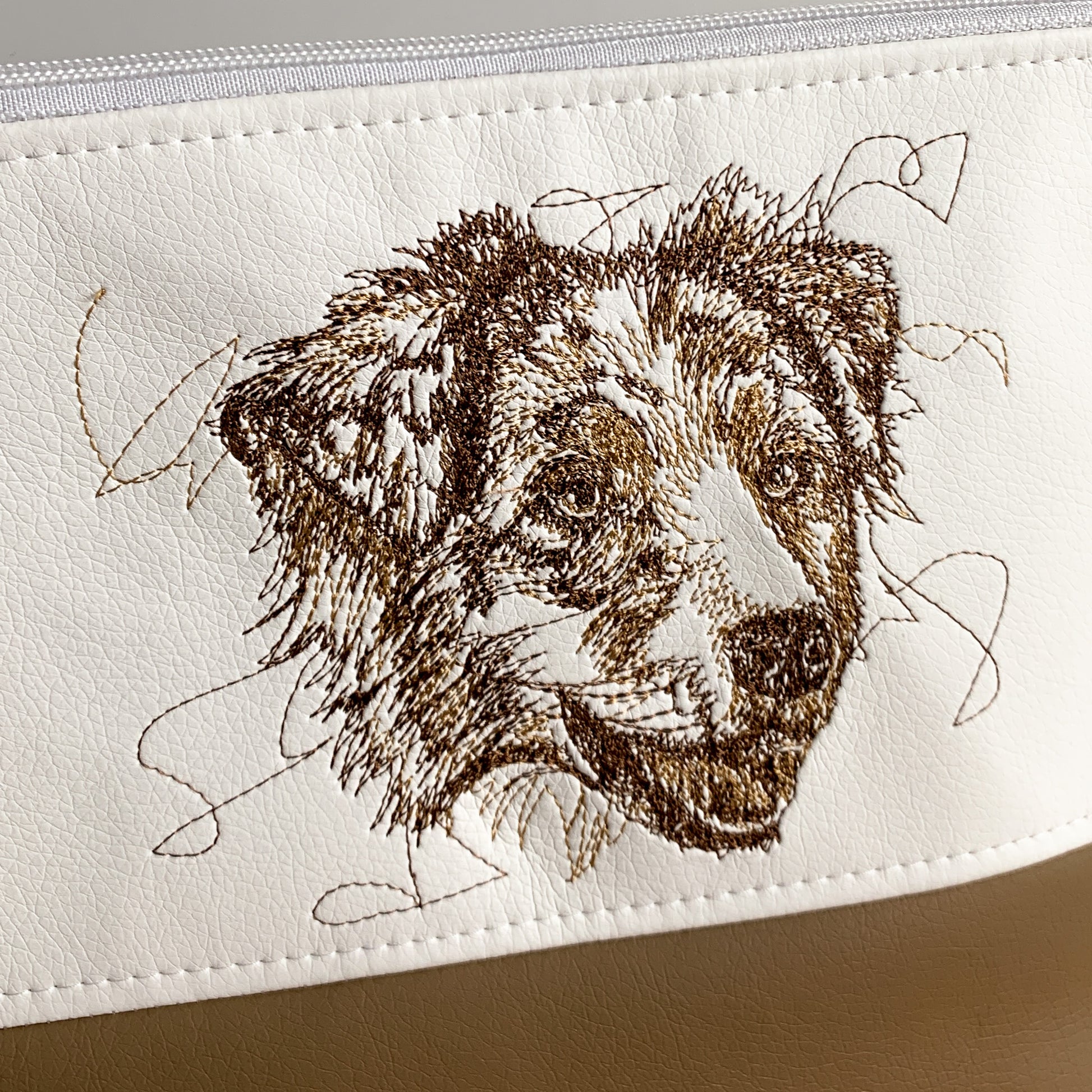 Detailbild Stickmotiv Tasche Australian Shepherd