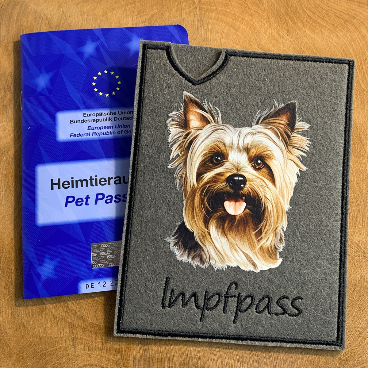 Yorkshire Terrier Impfpasshülle - 6 verschiedene Motive, personalisierbar