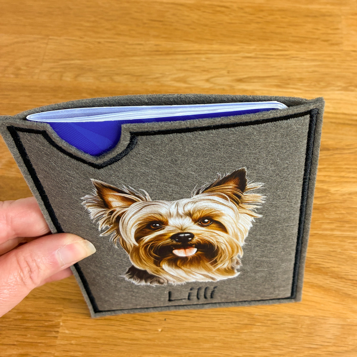 Yorkshire Terrier Impfpasshülle - 6 verschiedene Motive, personalisierbar