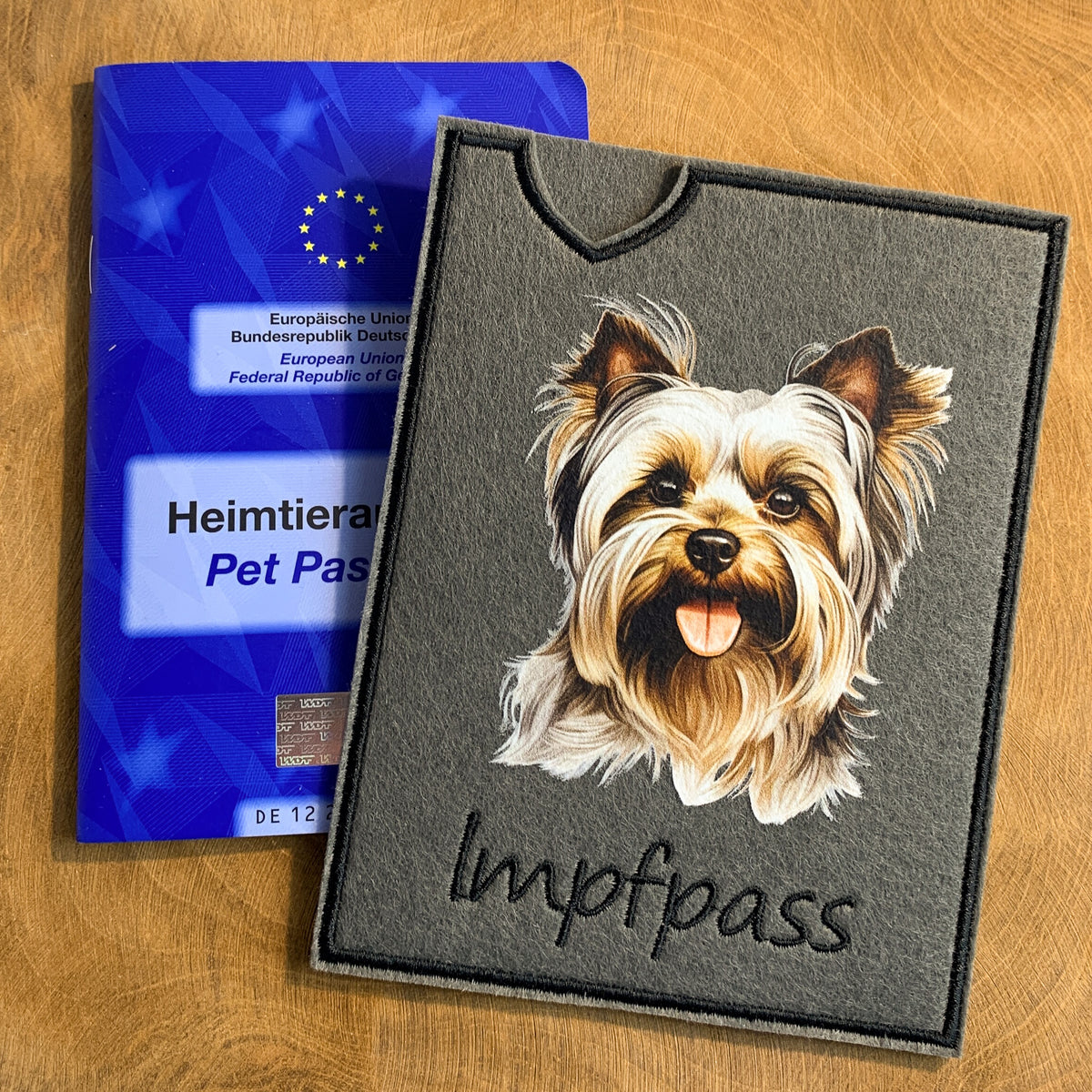 Yorkshire Terrier Impfpasshülle - 6 verschiedene Motive, personalisierbar