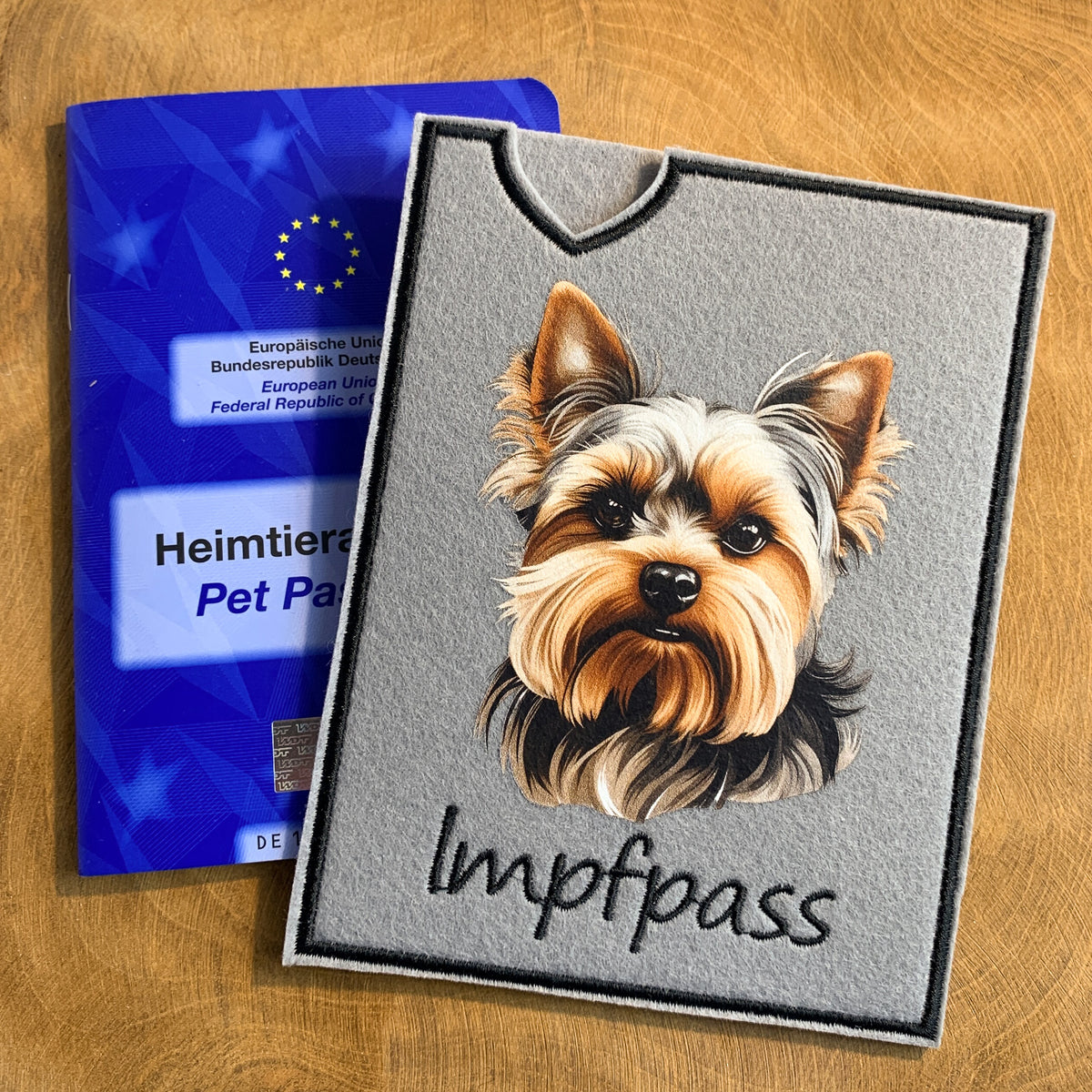 Yorkshire Terrier Impfpasshülle - 6 verschiedene Motive, personalisierbar