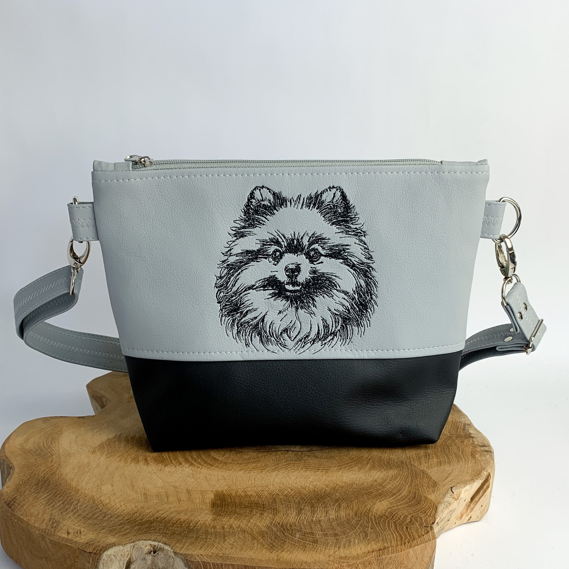 handgefertigte Handtasche/Umhängetasche mit Zwergspitz-Motiv, zweifarbig, oben hellgrau, unten schwarz