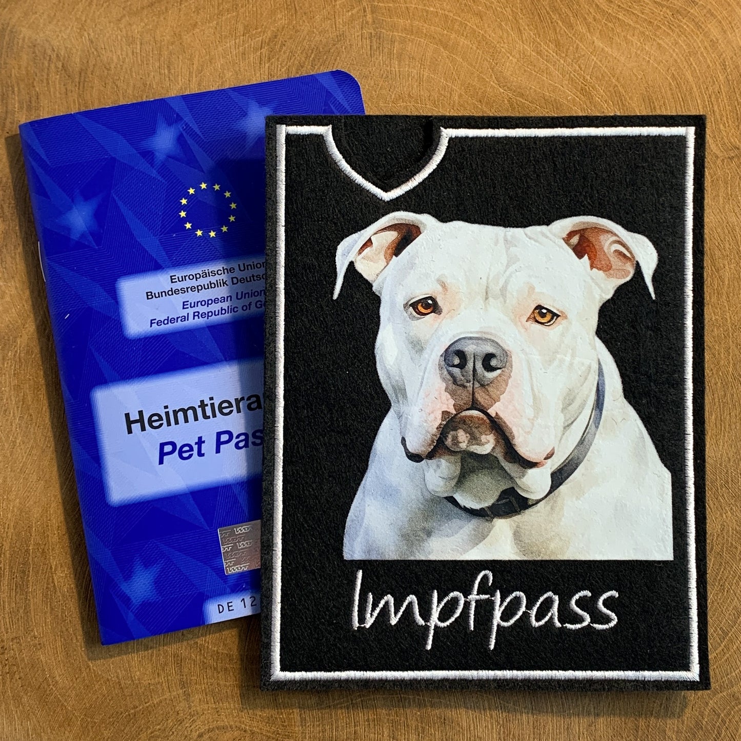 American Bulldog Impfpasshülle - 4 verschiedene Motive, personalisierbar