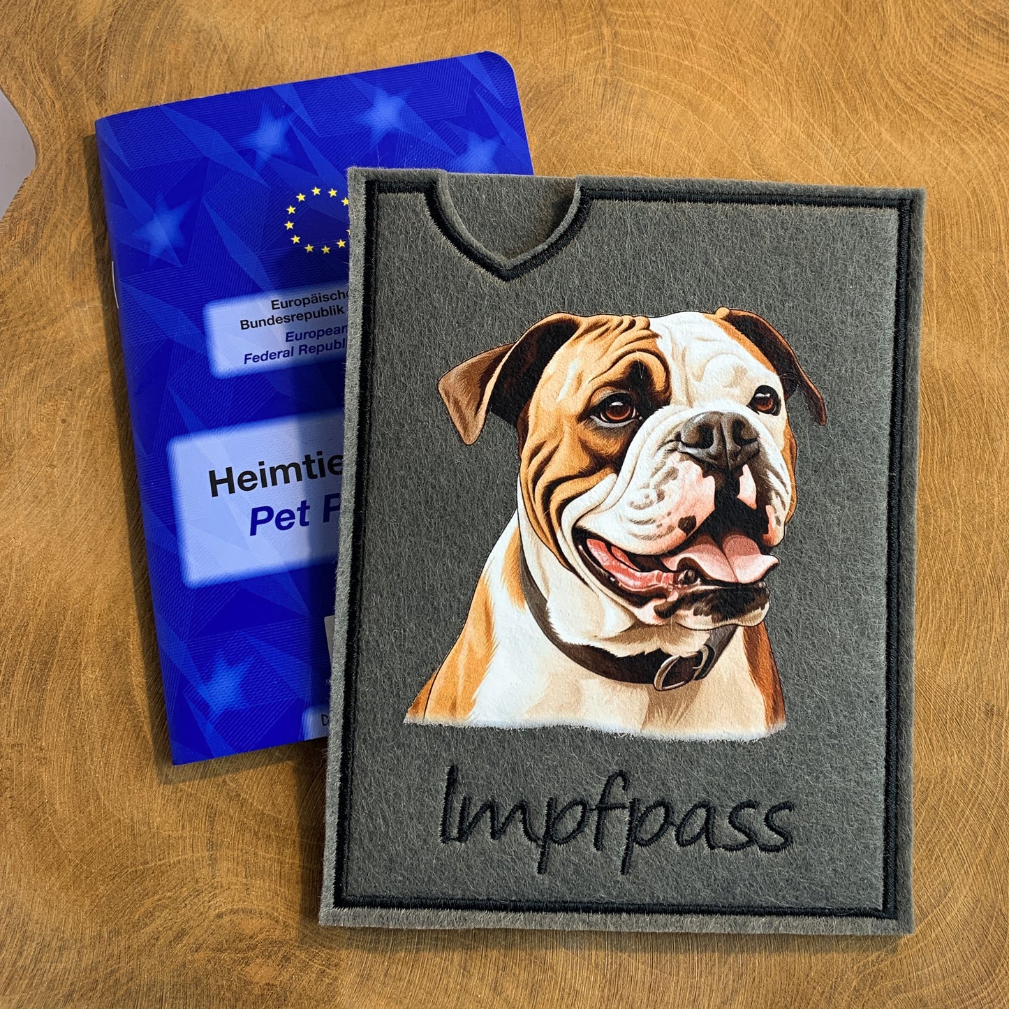 American Bulldog Impfpasshülle - 4 verschiedene Motive, personalisierbar